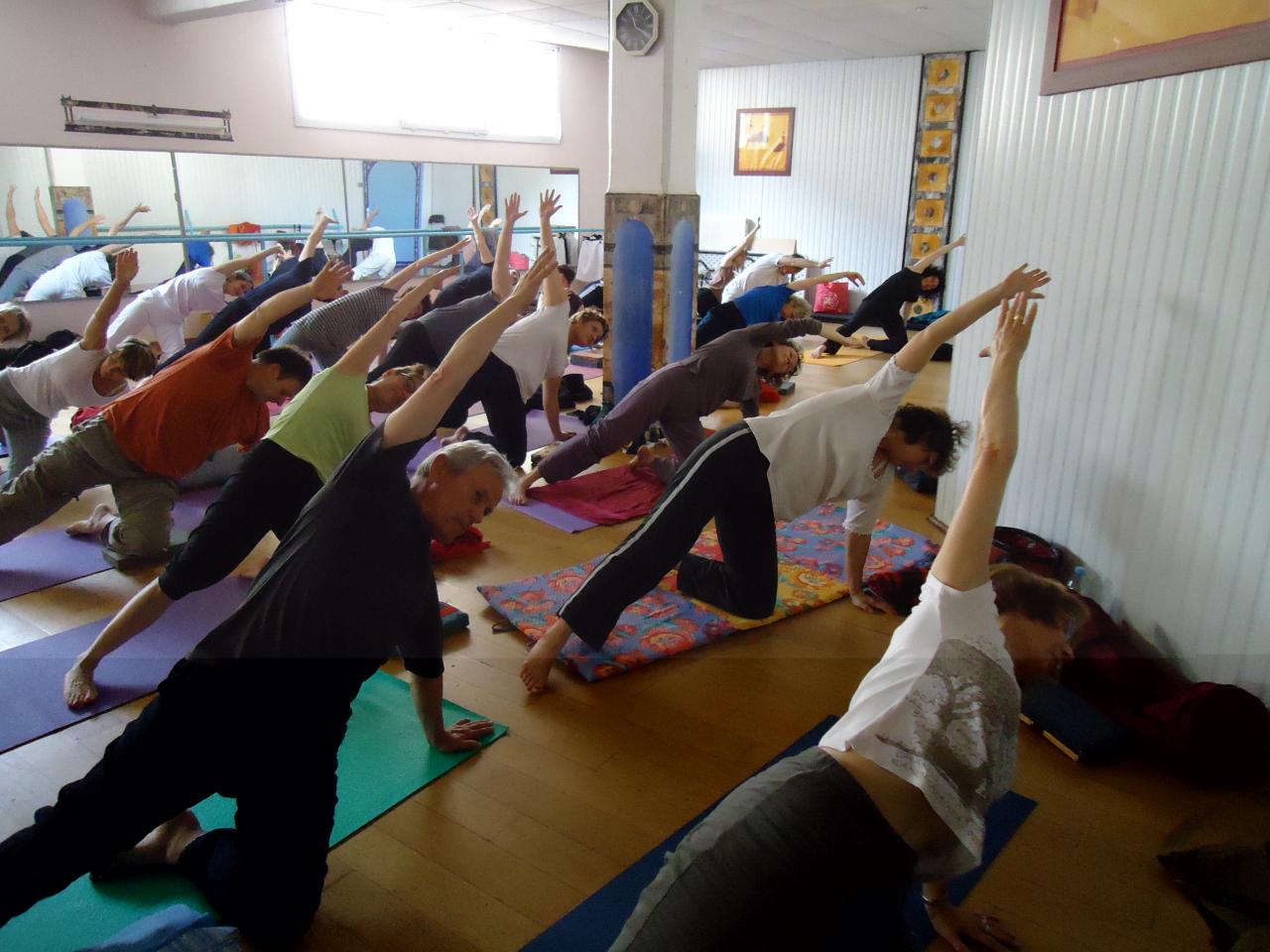 variante d'Ardha Chandrasana: la demi lune à genoux!